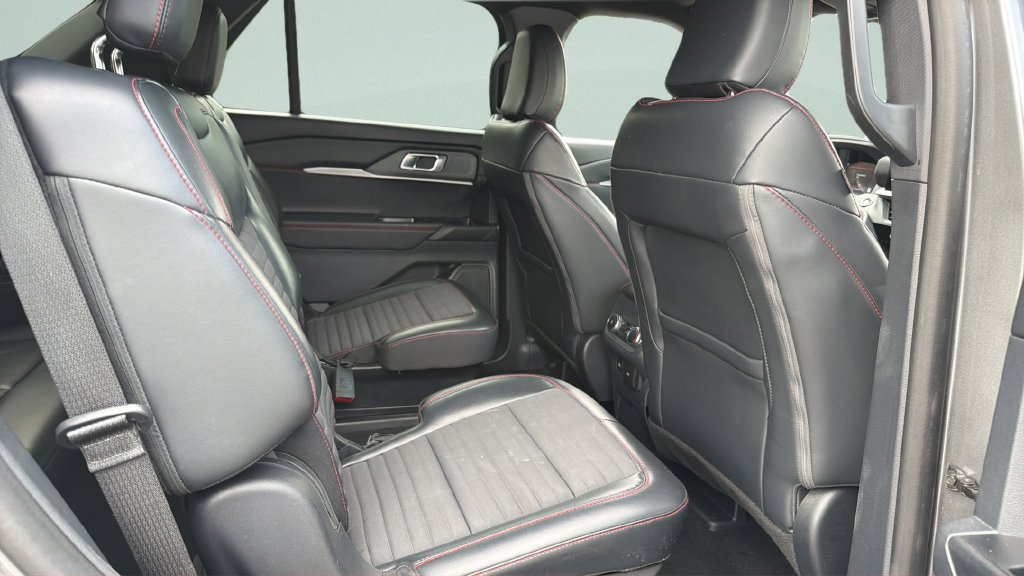 Used 2025 Ford Explorer ST-Line AWD/4WD image 36