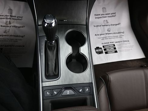 Used 2015 Chevrolet Impala LT w/ Convenience Package image 18