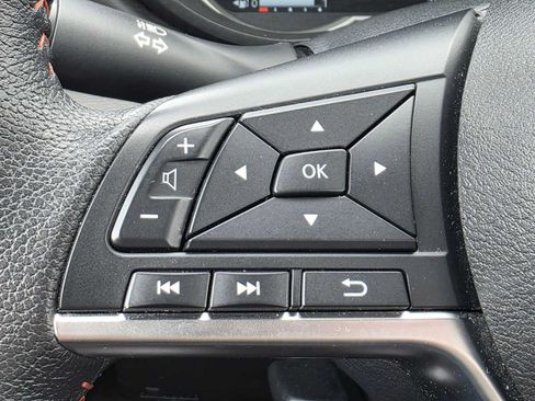 Used 2024 Nissan Versa SR FWD image 30