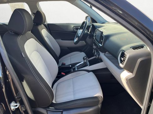 Used 2024 Hyundai Venue SEL FWD image 17