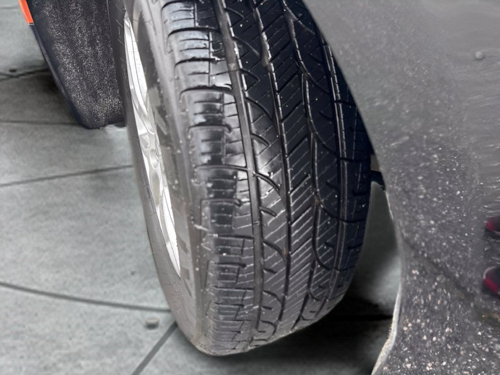 Used 2024 Chrysler Pacifica Touring-L FWD image 29