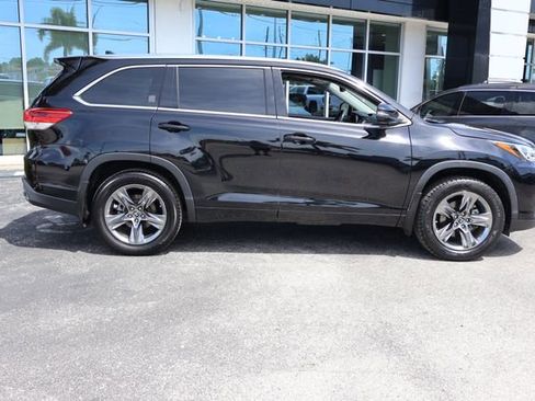 Used 2018 Toyota Highlander Limited Platinum AWD/4WD image 10