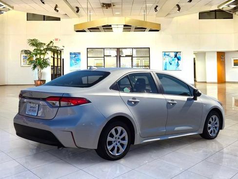 Used 2024 Toyota Corolla LE FWD image 5