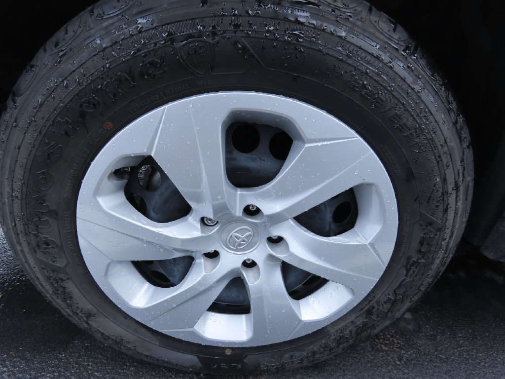 Used 2023 Toyota RAV4 LE AWD/4WD image 17
