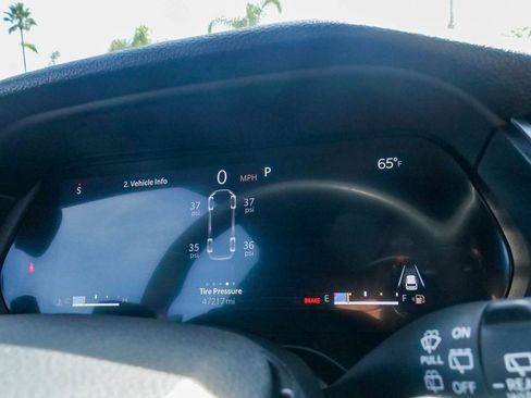 Used 2023 Jeep Grand Cherokee L Laredo image 23