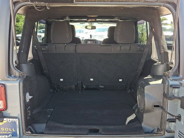 Used 2014 Jeep Wrangler Unlimited Sahara w/ Connectivity Group AWD/4WD image 31