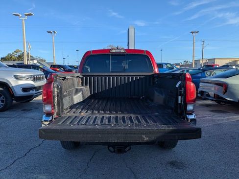 Used 2018 Toyota Tacoma SR5 image 9