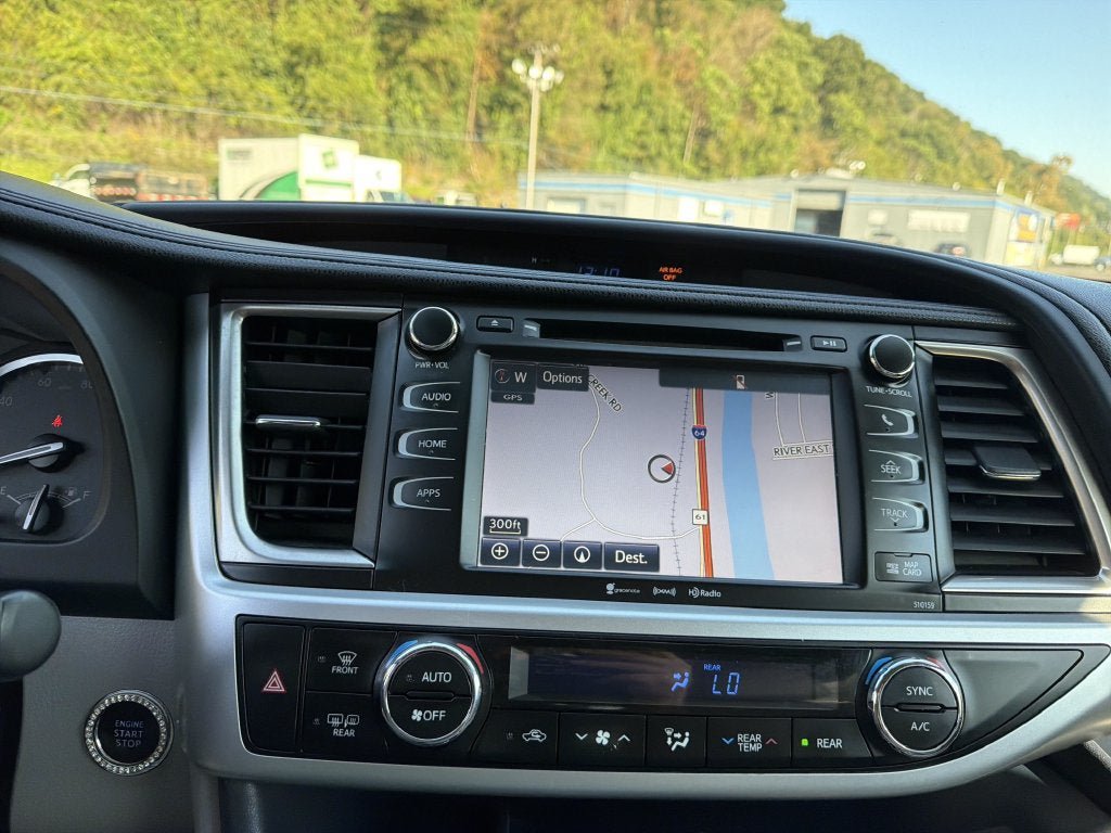 Used 2016 Toyota Highlander XLE AWD/4WD image 21