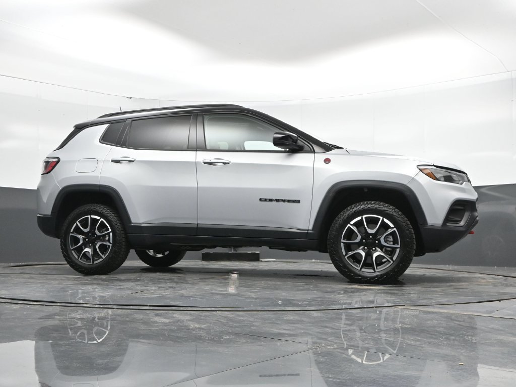 Used 2024 Jeep Compass Trailhawk AWD/4WD image 46