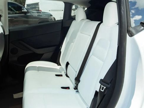 Used 2022 Tesla Model Y Performance AWD/4WD image 32