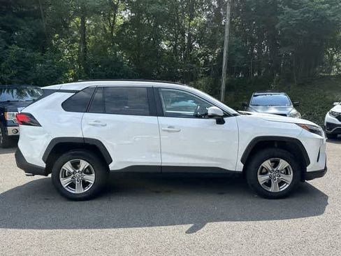 Used 2022 Toyota RAV4 XLE w/ Convenience Package AWD/4WD image 3