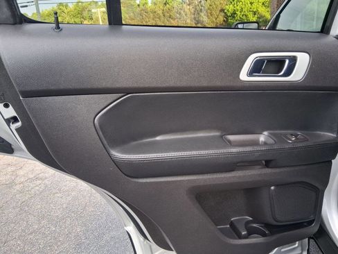 Used 2013 Ford Explorer XLT FWD image 21