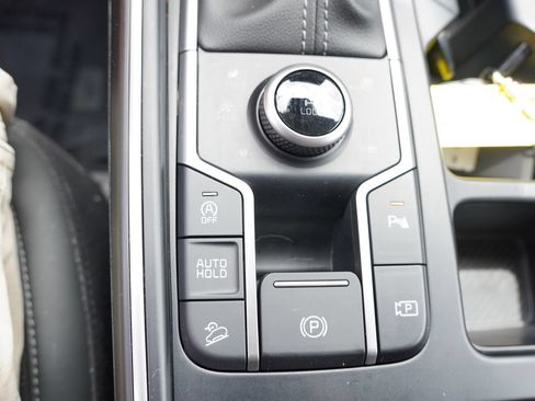 Certified 2024 Kia Sorento S w/ Panoramic Sunroof Package AWD/4WD image 32