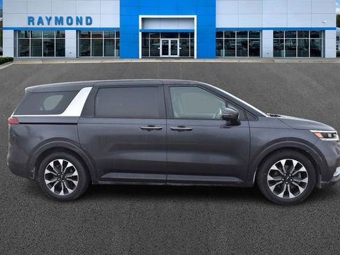 Certified 2024 Kia Carnival EX image 2