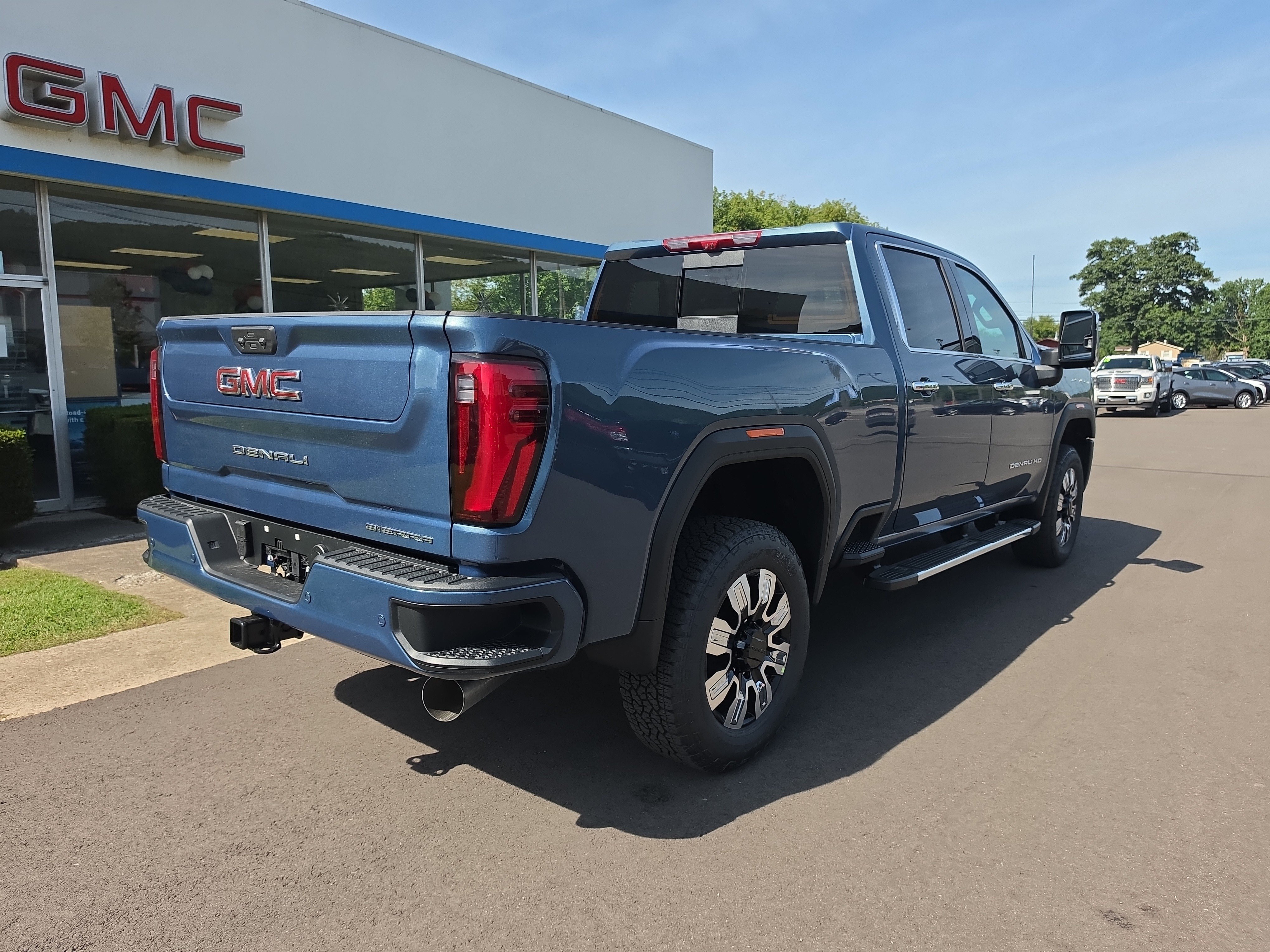 New 2026 GMC Sierra 3500 Denali w/ Denali Reserve Package AWD/4WD image 3