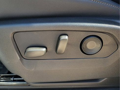 New 2025 GMC Sierra 1500 SLT image 15