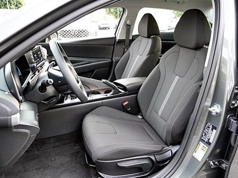 Certified 2026 Hyundai Elantra SE image 14