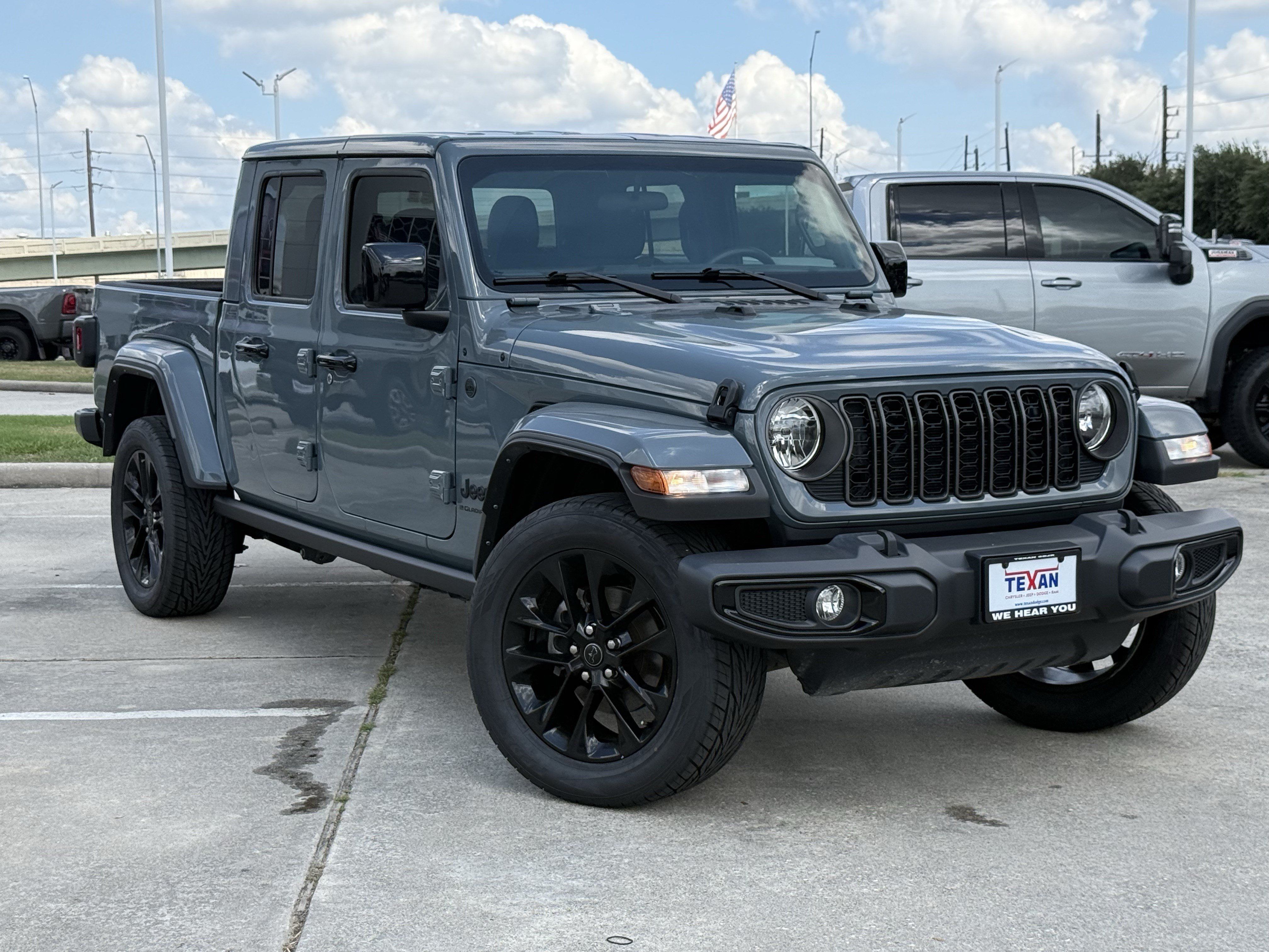 Used 2024 Jeep Gladiator Sport AWD/4WD image 2