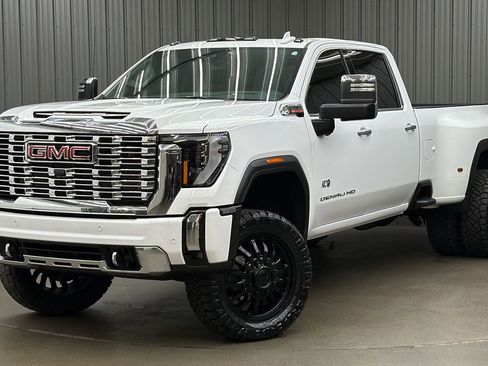 Used 2026 GMC Sierra 3500 Denali w/ Denali Reserve Package AWD/4WD image 1