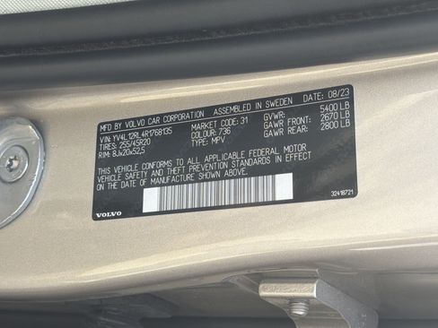 Certified 2024 Volvo XC60 B5 Plus w/ Protection Package Premier AWD/4WD image 37