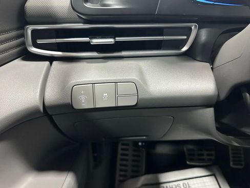 Used 2025 Hyundai Elantra Sport FWD image 17