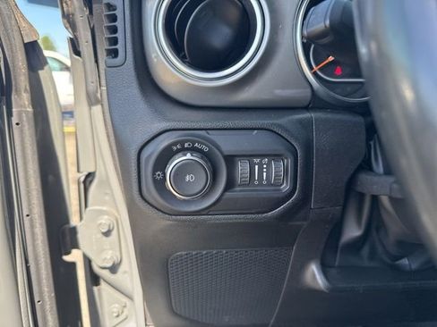 Used 2022 Jeep Wrangler Unlimited Sahara w/ Cold Weather Group AWD/4WD image 26