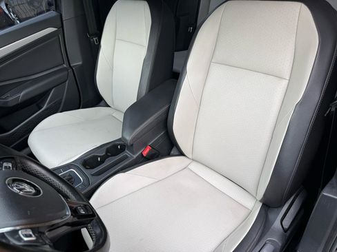 Used 2019 Volkswagen Jetta R-Line w/ R-Line Cold Weather Package FWD image 6