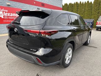 Used 2024 Toyota Highlander LE AWD/4WD video 3