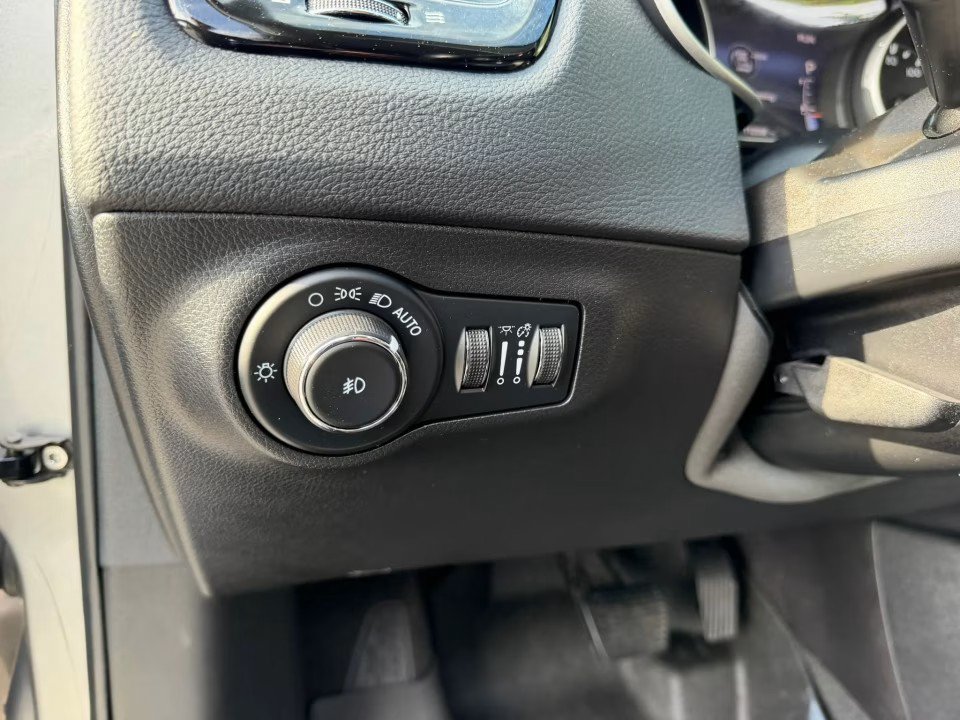 Used 2021 Jeep Compass Limited w/ Sun and Sound Group AWD/4WD image 20