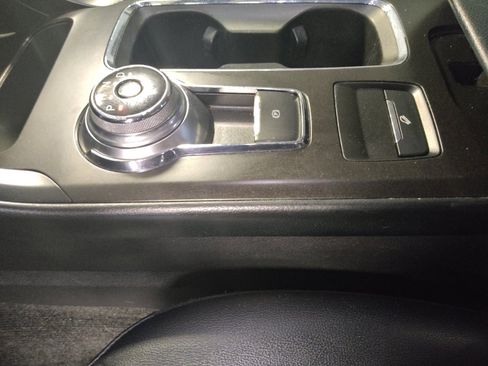 Used 2018 Ford Fusion SE w/ Equipment Group 201A image 26