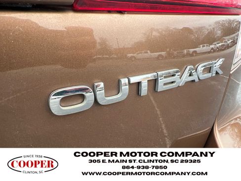 Used 2011 Subaru Outback 2.5i Limited image 11