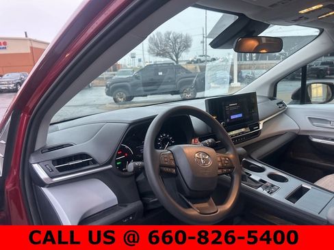 Certified 2025 Toyota Sienna LE image 12