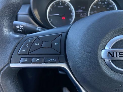 Used 2021 Nissan Versa S image 17