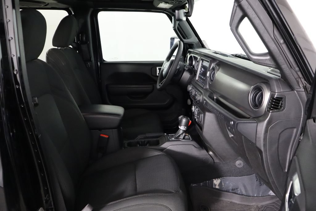 Used 2023 Jeep Wrangler Unlimited w/ Sun & Screen Package AWD/4WD image 18