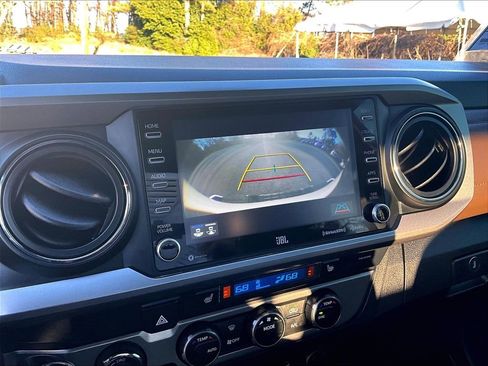 Used 2020 Toyota Tacoma Limited image 18