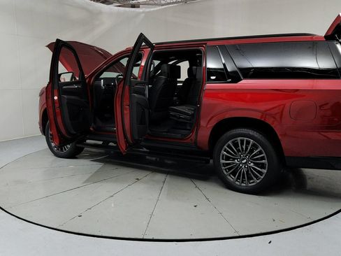 Certified 2025 Cadillac Escalade ESV Sport Platinum AWD/4WD image 10