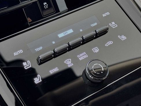 Used 2025 Porsche Panamera image 21