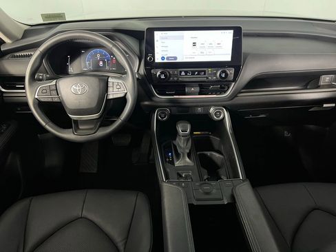 Used 2025 Toyota Grand Highlander FWD image 13
