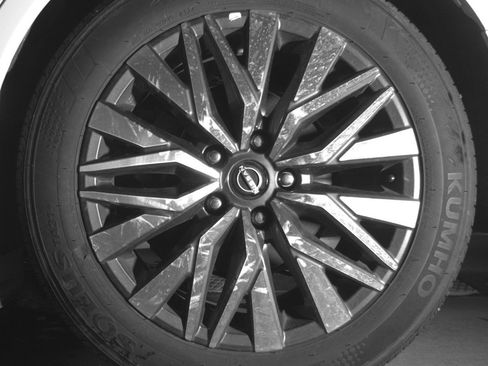 Used 2025 Nissan Altima 2.5 SV image 14