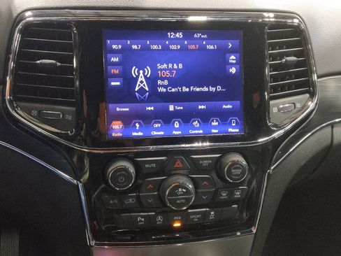 Used 2019 Jeep Grand Cherokee Limited image 25