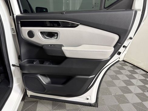 Used 2025 Honda Pilot EX-L image 14