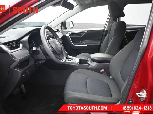 Used 2023 Toyota RAV4 LE AWD/4WD image 9