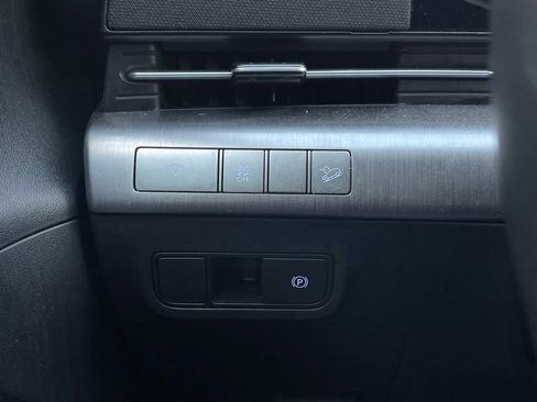 Used 2025 Hyundai Kona SEL FWD image 14