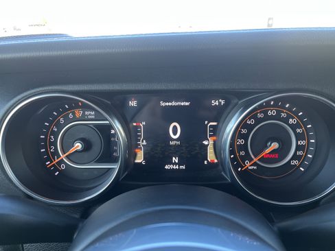 Used 2019 Jeep Wrangler Unlimited Sahara image 17