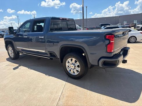 Used 2024 Chevrolet Silverado 2500 High Country w/ Technology Package AWD/4WD image 8