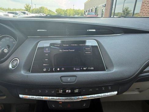 Used 2022 Cadillac XT4 Luxury w/ Cold Weather Package FWD image 24
