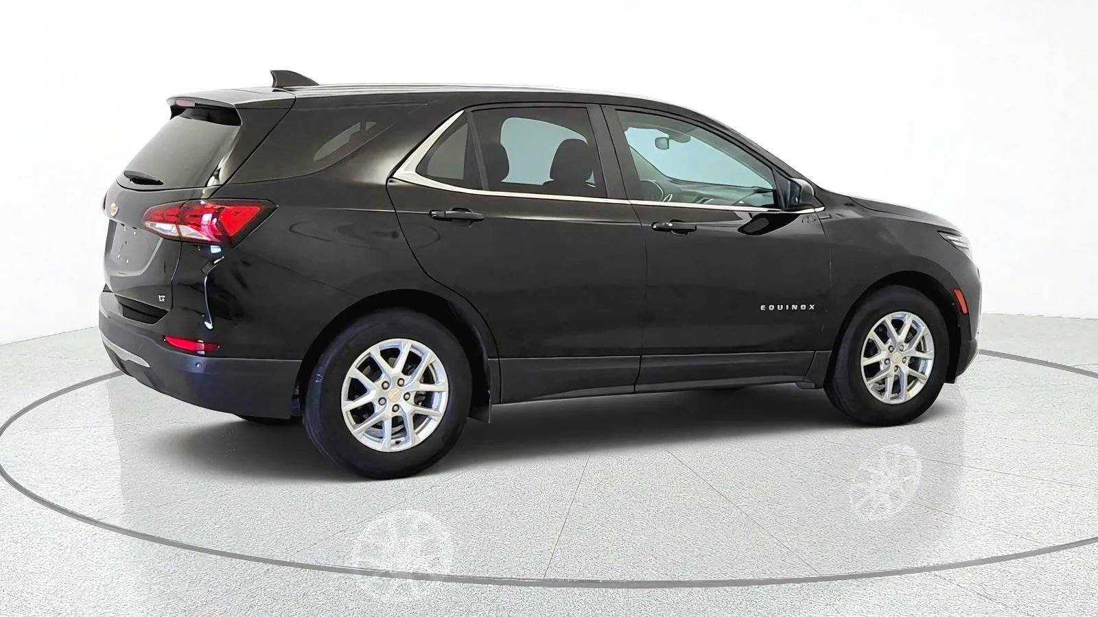 Used 2023 Chevrolet Equinox LT FWD image 9