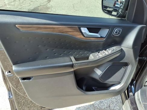 Used 2020 Ford Escape Titanium image 12