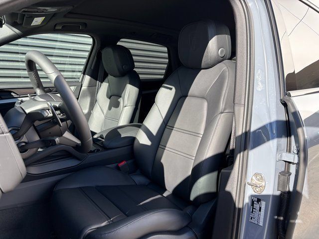 Used 2026 Porsche Cayenne AWD/4WD image 5