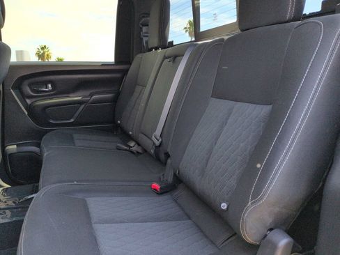 Used 2019 Nissan Titan SV w/ SV Convenience Package RWD image 15
